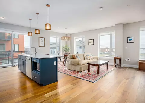 387 Commercial St #322, Portland, ME 04101
