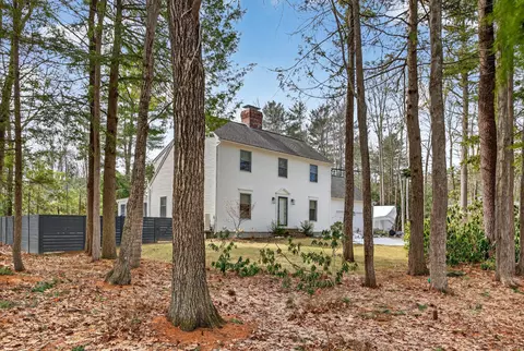 2 Beech Dr, Brunswick, ME 04011