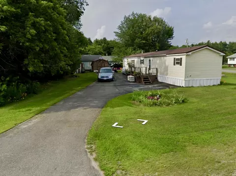 2 Crocker Ave, Howland, ME 04448