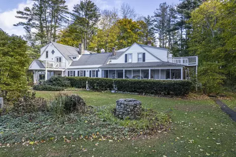 9 Dry Point Dr, Rome, ME 04963