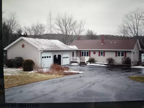 317 Gibbs Mill Rd, Livermore, ME 04253