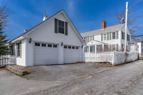 26 Grove St, Bath, ME 04530