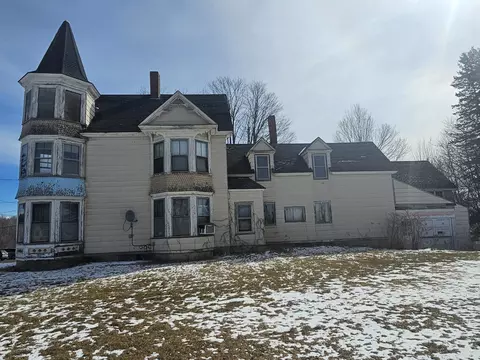 13 Founders St, Patten, ME 04765