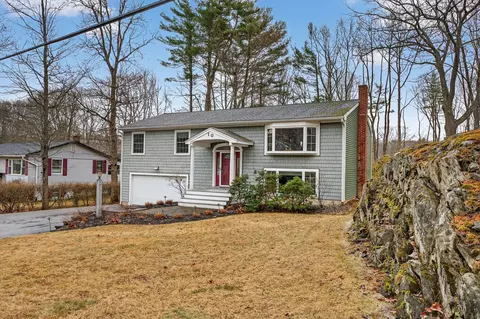 10 Twin Island Dr, Biddeford, ME 04005
