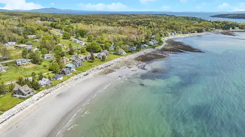 19 Crescent Beach Rd, Owls Head, ME 04854