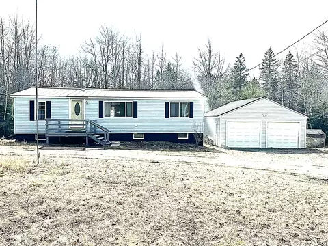 141 Cross Rd, Hancock, ME 04640