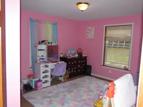 Bedroom - 511 River Rd, Chelsea, ME 04330 photo 4 of 9