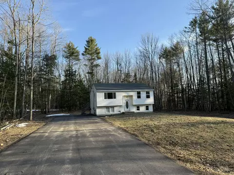 66 Waterhouse Rd, Gorham, ME 04038