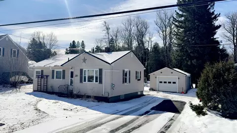 20 Maple St, Presque Isle, ME 04769