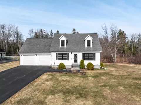 32 Main Trl, Hampden, ME 04444