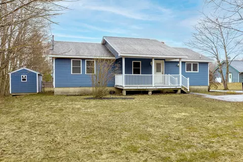 1806 Hammond St, Hermon, ME 04401