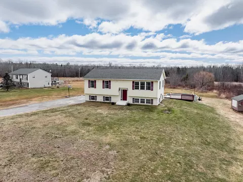 190 Smith Rd, Hermon, ME 04401