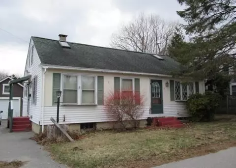 9 Norris St, Searsport, ME 04974