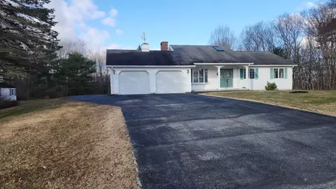 12 Hartford St, Lewiston, ME 04240