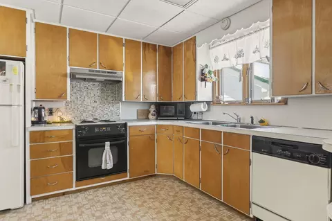Kitchen - 74 Summer St, Porter, ME 04068 photo 2 of 4