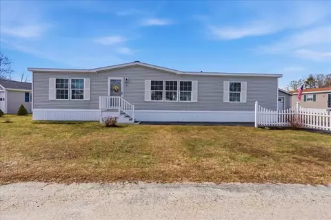 10 Houle St, Sabattus, ME 04280