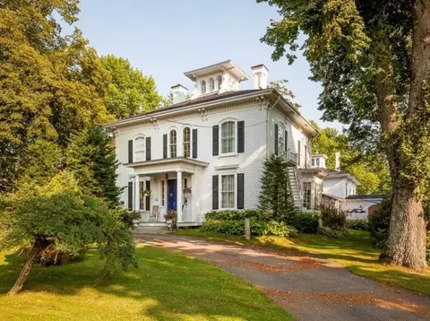 121 E Main St, Searsport, ME 04974
