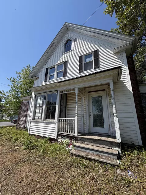 43 Washburn St, Caribou, ME 04736