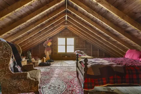 Bedroom - 576 Back River Rd, Boothbay, ME 04537 photo 2 of 9