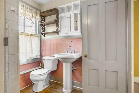 Bath - 576 Back River Rd, Boothbay, ME 04537 photo 2 of 2