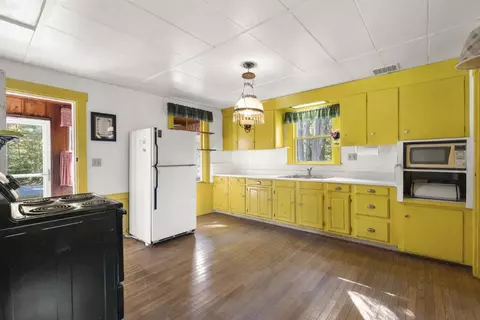 Kitchen - 576 Back River Rd, Boothbay, ME 04537 photo 1 of 1