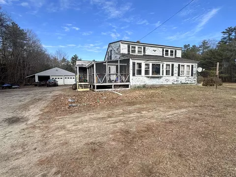 138 Lewiston St, Mechanic Falls, ME 04256