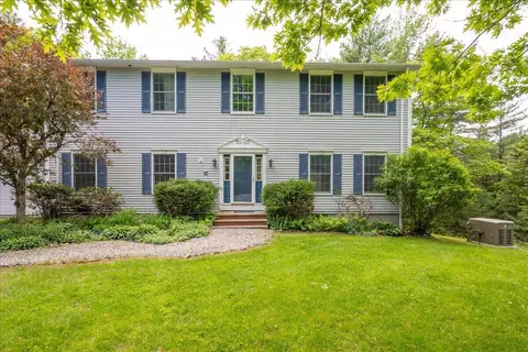 10 Rock Ridge Rd, Rockport, ME 04856