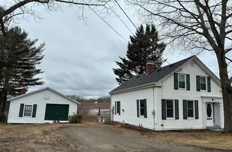 11 Church St, Winterport, ME 04496