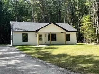 18 Jameson Dr, Bridgton, ME 04009