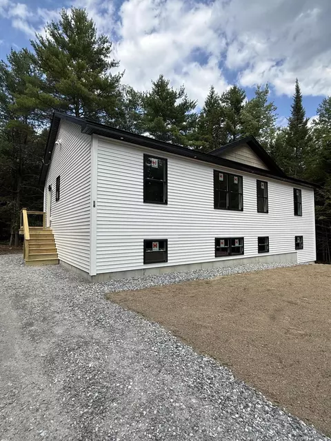 18 Jameson Dr, Bridgton, ME 04009