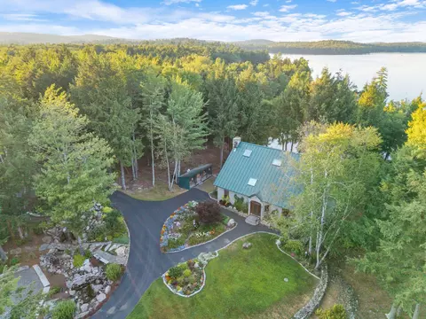 480 Point Dr, Mount Vernon, ME 04352