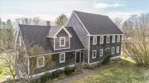 648 Reach Rd, Sedgwick, ME 04673