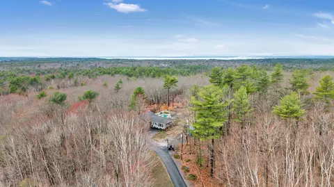 28 Oakledge Hills Rd, Raymond, ME 04071