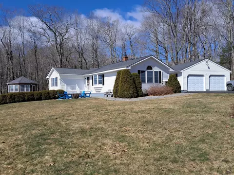22 Mountainview Dr, Winterport, ME 04496