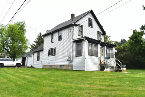 28 Libby St, Lincoln, ME 04457
