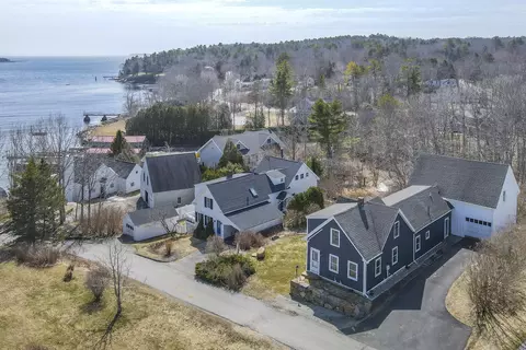 8 Ship St, Rockport, ME 04856