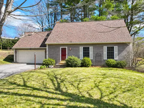 11 Kensington Ter, Lewiston, ME 04240