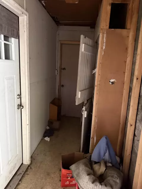 Entry Way - 3 Ryan Ct, Augusta, ME 04330 photo 3 of 7