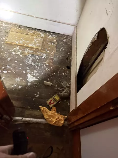 Entry Way - 3 Ryan Ct, Augusta, ME 04330 photo 2 of 7