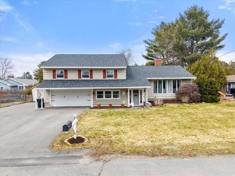 7 Williams St, Hampden, ME 04444