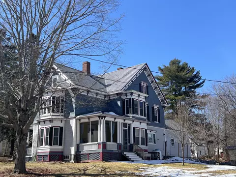 27 Swan St, Calais, ME 04619