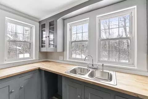 Kitchen - 569 Middle Rd, Dresden, ME 04342 photo 3 of 5