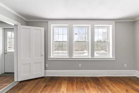 Living - 569 Middle Rd, Dresden, ME 04342 photo 3 of 5