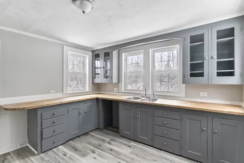 Kitchen - 569 Middle Rd, Dresden, ME 04342 photo 1 of 5