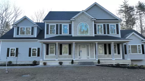 13 Kimball Ln, Kennebunk, ME 04043