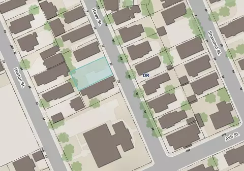 23 Howe St, Lewiston, ME 04240