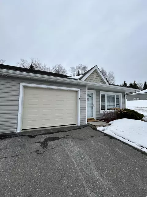 298 19th Ave #102, Madawaska, ME 04756
