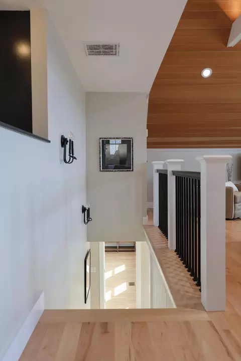 Entry Way - 46 Atlantic Ave, Vinalhaven, ME 04863 photo 3 of 3