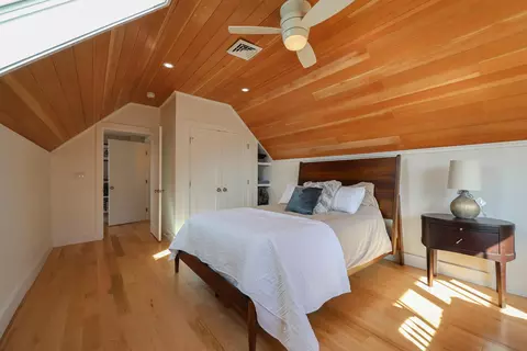 Bedroom - 46 Atlantic Ave, Vinalhaven, ME 04863 photo 10 of 11