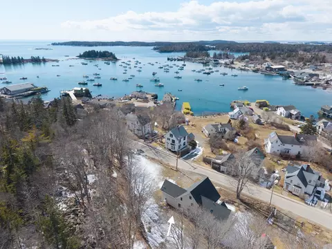 46 Atlantic Ave, Vinalhaven, ME 04863